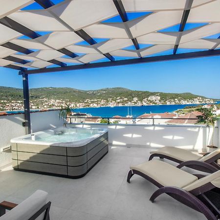 Villa Dalmatian Child With Swimming Pool, Close To The Beach Vinisce Exterior photo